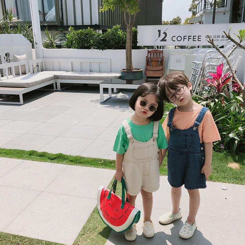 Summer fashion boys girls denim overalls kids all-match loose casual Straps shorts Korean style children suspender shorts
Summer fashion boys girls denim overalls kids all-match loose casual Straps shorts Korean style children suspender shorts