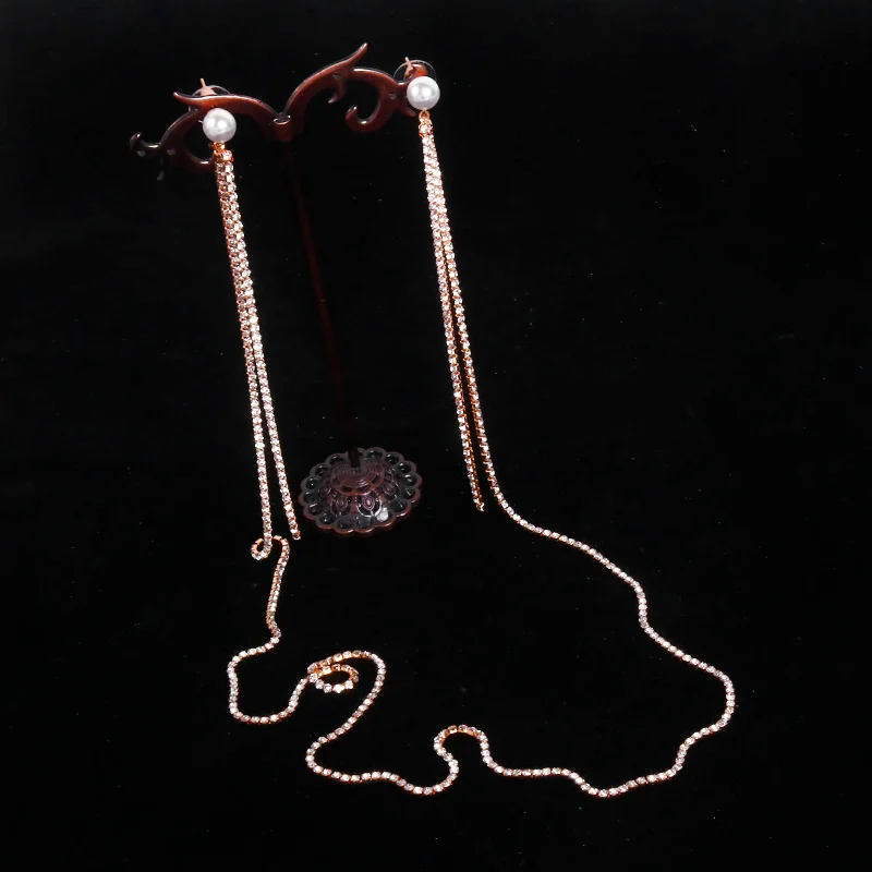 Long necklace earrings hanging neck one-piece piece earrings cold wind with rhinestone earrings female
Long necklace earrings hanging neck one-piece piece earrings cold wind with rhinestone earrings female
