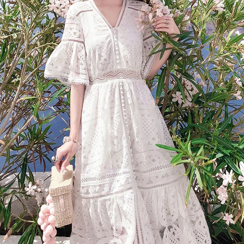 Embroidery hollow out autumn winter dress women White elegent Flare sleeves short dress Causal cotton dress vintage V-NECK 2019
Embroidery hollow out autumn winter dress women White elegent Flare sleeves short dress Causal cotton dress vintage V-NECK 2019
