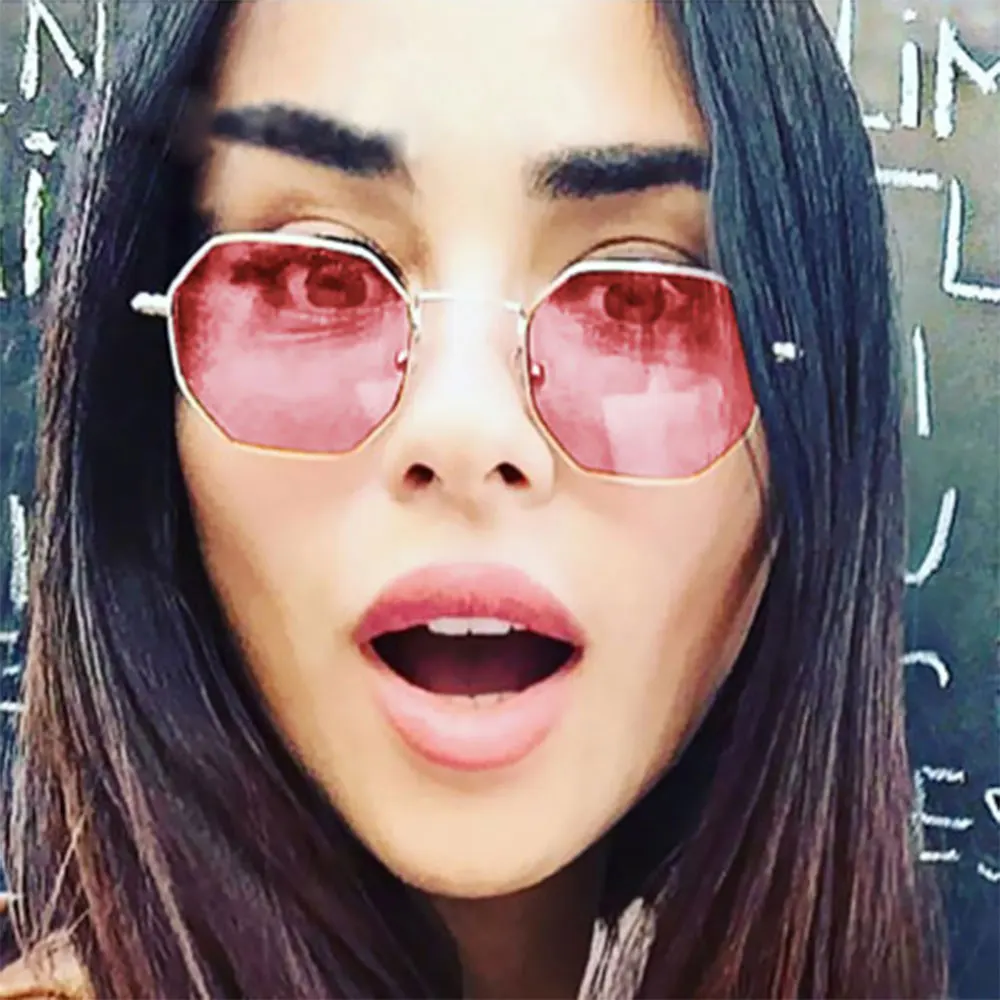 Fashion Sunglasses Women Brand Designer Small Frame Polygon Clear Lens Sunglasses Men Vintage Sun Glasses Hexagon Metal Frame
Fashion Sunglasses Women Brand Designer Small Frame Polygon Clear Lens Sunglasses Men Vintage Sun Glasses Hexagon Metal Frame