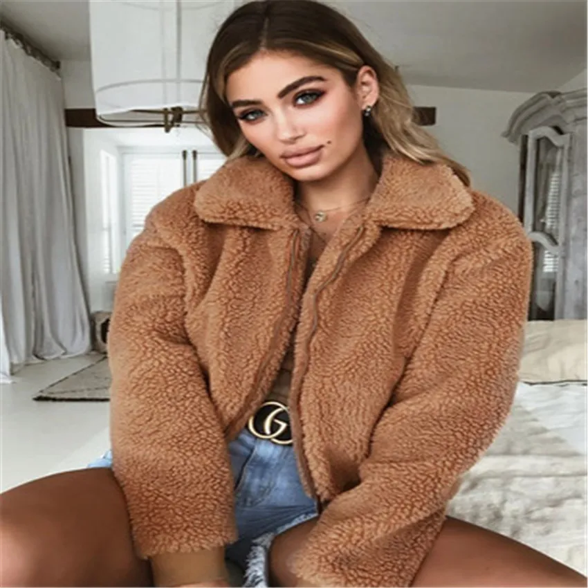 women's wear with loose large collar, zipper, wool and long sleeves in autumn and winter
women's wear with loose large collar, zipper, wool and long sleeves in autumn and winter