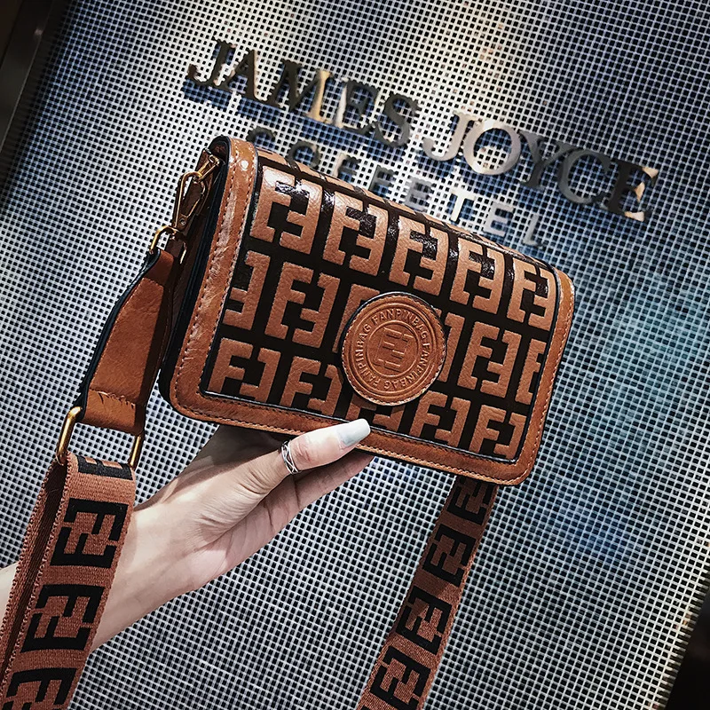 2019 Of The Small Square Fashion Women's vintage Shoulder Bag Shoulder Bag Messenger Bag Mobile Phone Bag Brand original design
2019 Of The Small Square Fashion Women's vintage Shoulder Bag Shoulder Bag Messenger Bag Mobile Phone Bag Brand original design