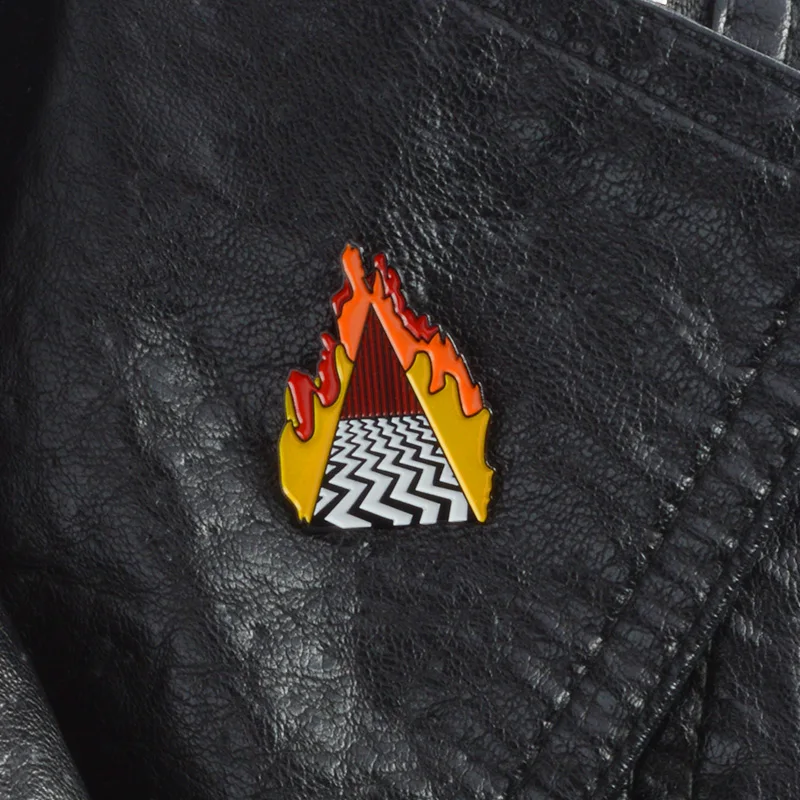 Red Black & White Welcome To Twin Peaks Brooches Backpack pins Badges Hard enamel lapel pin Hat Bag Jeans Pins
Red Black & White Welcome To Twin Peaks Brooches Backpack pins Badges Hard enamel lapel pin Hat Bag Jeans Pins