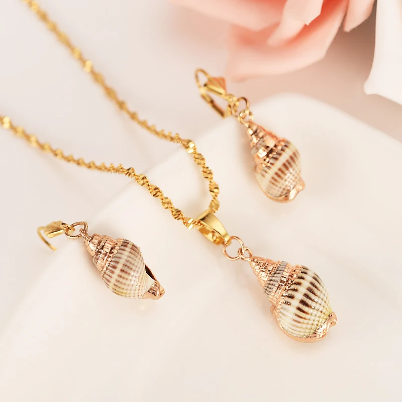Gold Dubai PNG conch shellvintage dangle Earrings Necklace Jewelry Sets for Women Girls Jewelry Wholesale accessories best gift
Gold Dubai PNG conch shellvintage dangle Earrings Necklace Jewelry Sets for Women Girls Jewelry Wholesale accessories best gift