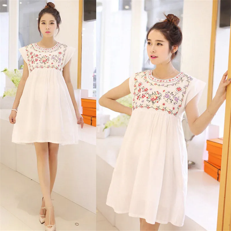 New Fashion Ladies' Elegant sweet floral Embroidery white Dress loose vintage O neck short sleeve casual brand dress
New Fashion Ladies' Elegant sweet floral Embroidery white Dress loose vintage O neck short sleeve casual brand dress