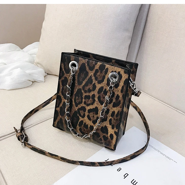 Retro Style PU Leather Women Handbag Female Bucket Tote Bags Girls Shoulder Bag Luxury Lady Lattic Leopard Print Bags
Retro Style PU Leather Women Handbag Female Bucket Tote Bags Girls Shoulder Bag Luxury Lady Lattic Leopard Print Bags