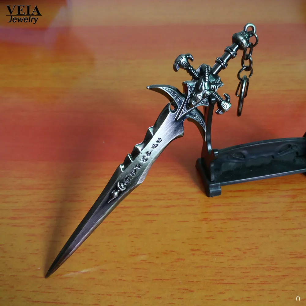 2017 Hot Game Frostmourne Sword Keychain Lich King Arthas Weapon Pendant 15cm Cosplay Sword Weapon Alloy Key Chains llaveros
2017 Hot Game Frostmourne Sword Keychain Lich King Arthas Weapon Pendant 15cm Cosplay Sword Weapon Alloy Key Chains llaveros