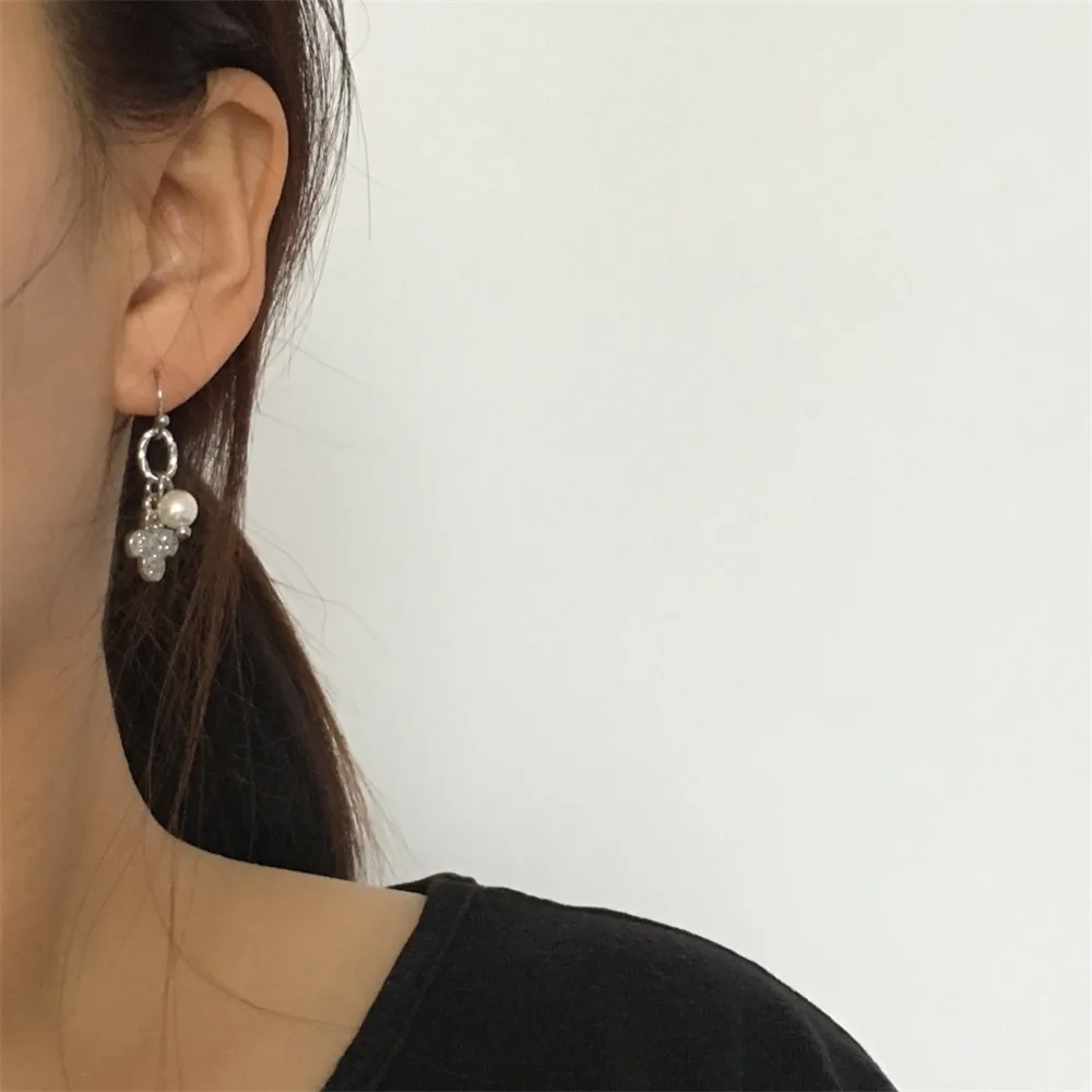 TRENDY SHINY RHODIUM PLATING HAMMERED FOUR LEAF CLOVER WITH PEARL FISHHOOK EARRING FOR WOMEN GIRL MOTHER
TRENDY SHINY RHODIUM PLATING HAMMERED FOUR LEAF CLOVER WITH PEARL FISHHOOK EARRING FOR WOMEN GIRL MOTHER
