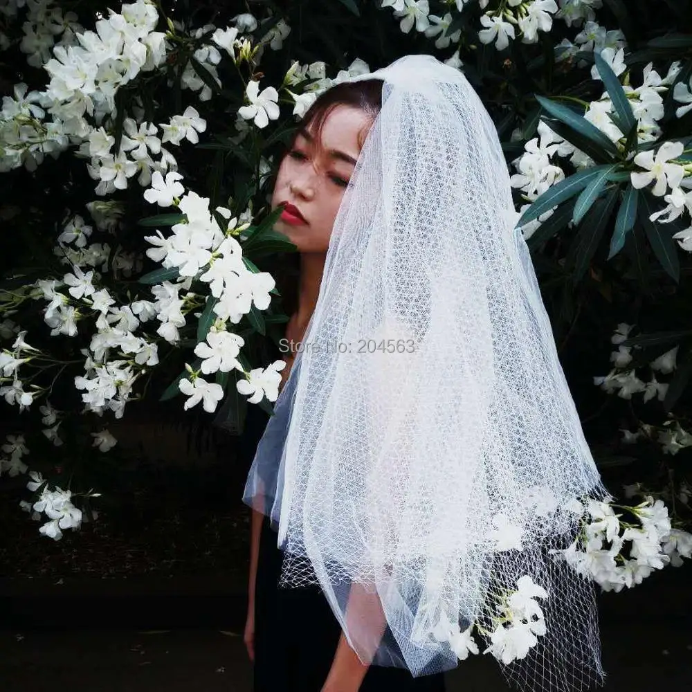 Multi-Layer Ivory Short Stunning Wedding Bridal Veils Tulle Veil for Bride with Comb
Multi-Layer Ivory Short Stunning Wedding Bridal Veils Tulle Veil for Bride with Comb