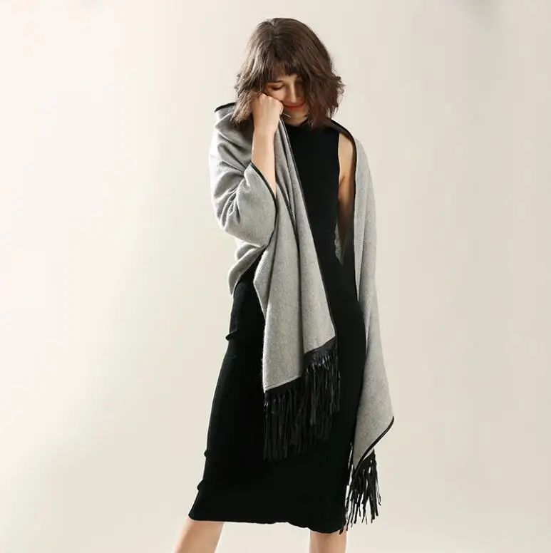 Pure Cashmere Scarf Women Black Camel Gray Two-side Fringe Cashmere Scarf Luxury Brand High Quality Hot Selling Free Shipping
Pure Cashmere Scarf Women Black Camel Gray Two-side Fringe Cashmere Scarf Luxury Brand High Quality Hot Selling Free Shipping