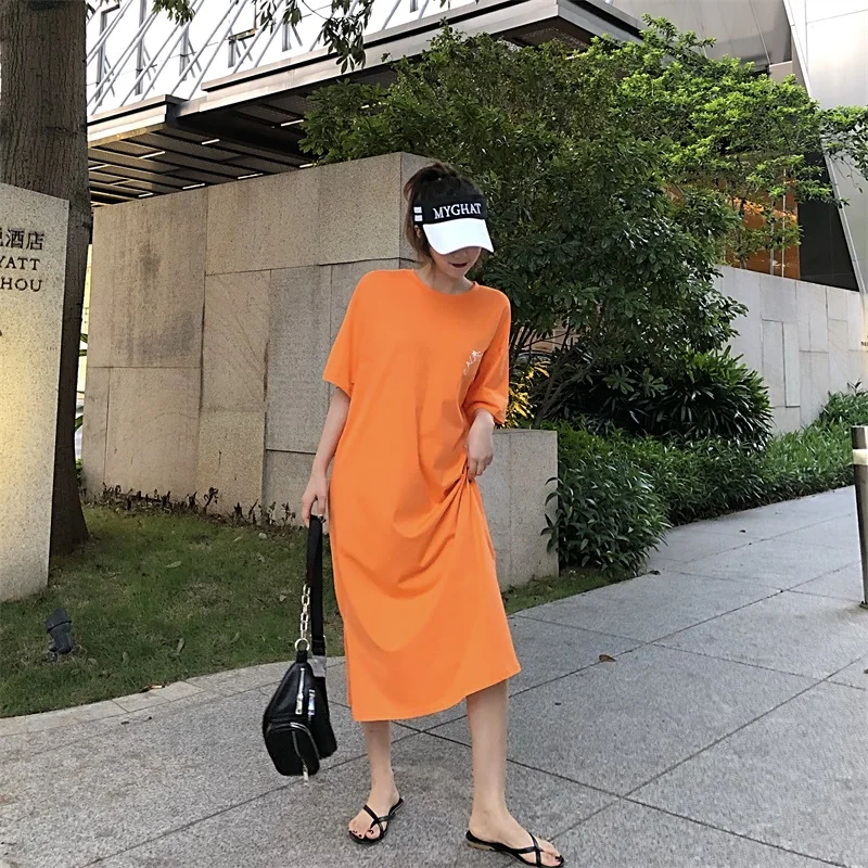 Korean version Hong Kong Women's Clothing fashion New summer letter print trend temperament thin Side slit T-Shirts long dresses
Korean version Hong Kong Women's Clothing fashion New summer letter print trend temperament thin Side slit T-Shirts long dresses
