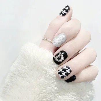 Thousand birds grid pattern with letter D rhinestone decoration 3d fake nails Cute brand false nails lady full nail tips bride
Thousand birds grid pattern with letter D rhinestone decoration 3d fake nails Cute brand false nails lady full nail tips bride