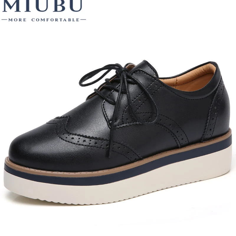 MIUBU 2019 Autumn Women Platform Oxfords Shoes Brogue Lace Up Genuine Leather Shoes Ladies Thick Soled Shoes For Women Flats
MIUBU 2019 Autumn Women Platform Oxfords Shoes Brogue Lace Up Genuine Leather Shoes Ladies Thick Soled Shoes For Women Flats