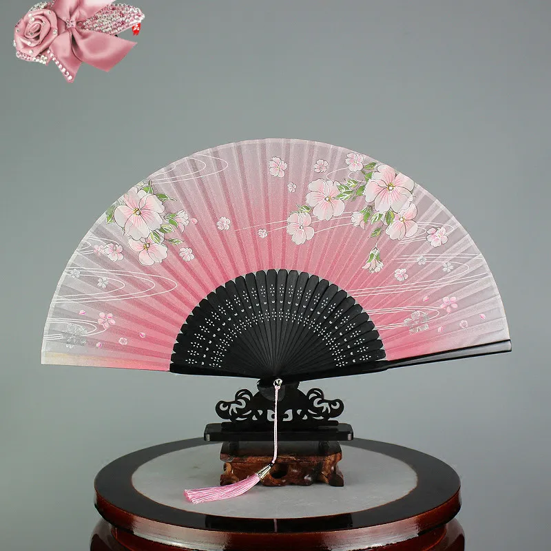 Vintage Pink Tender Spun Silk Flower Printing Hand Fan Folding Carved Hand Fan Events Flower Fans Crafts Party Decoration
Vintage Pink Tender Spun Silk Flower Printing Hand Fan Folding Carved Hand Fan Events Flower Fans Crafts Party Decoration