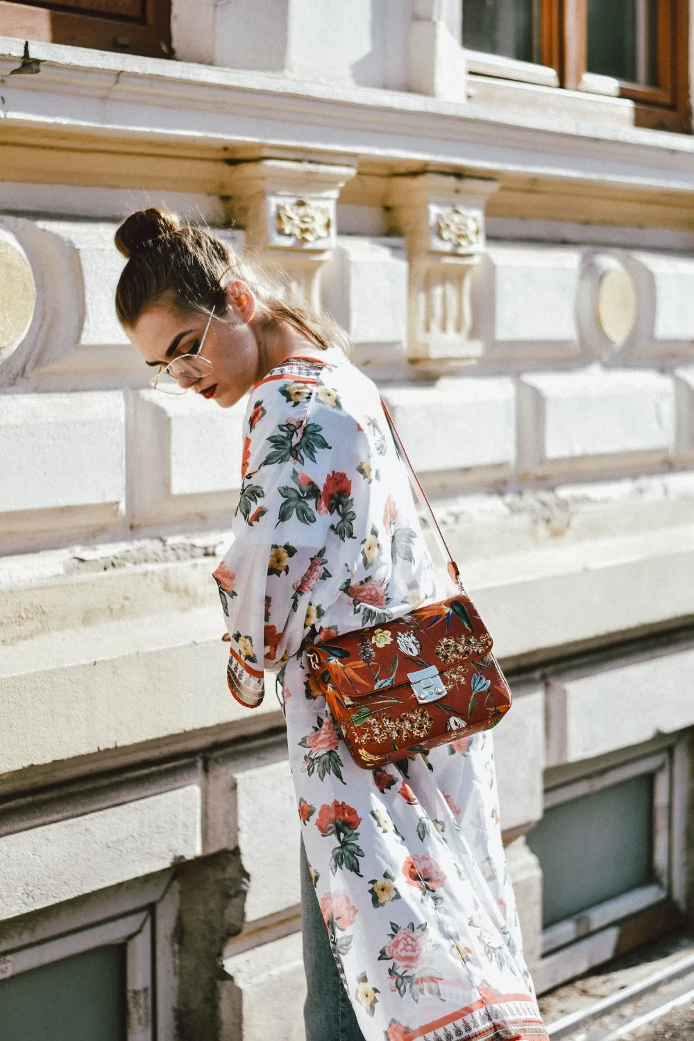 Floral-kimono-two-tone-boyfriend-jeans-green-gucci-pumps-floral-coral-bag-clear-lens-glasses-andreea-birsan-couturezilla-cute-summer-outfit-17