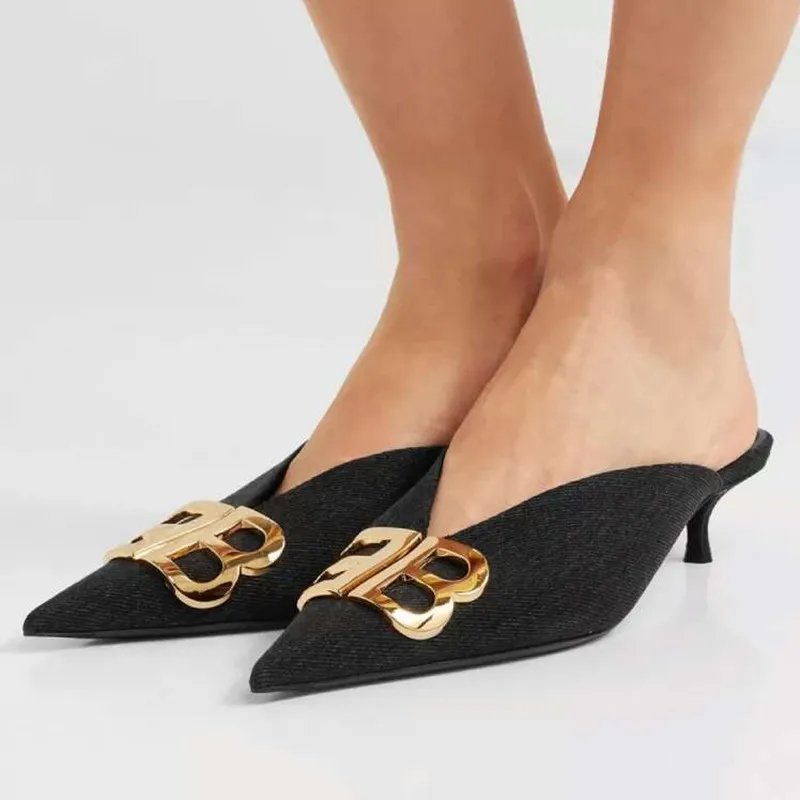 19SS Denim Sexy Pointy Toe V Shaped Shallow Summer Slippers B Metal Decor Outside Slip On Mules Mid Heel Banquet Woman Shoes
19SS Denim Sexy Pointy Toe V Shaped Shallow Summer Slippers B Metal Decor Outside Slip On Mules Mid Heel Banquet Woman Shoes