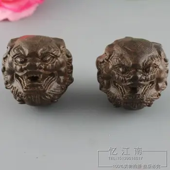China collection old wood carving The pair lion head statue
China collection old wood carving The pair lion head statue