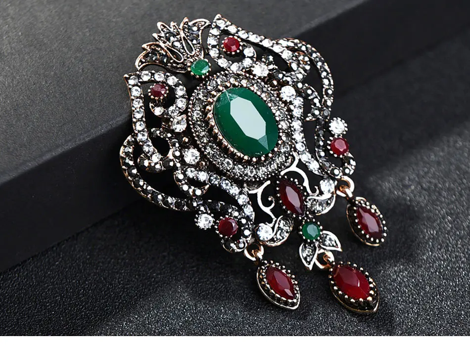 green-and-red-vintage-brooch-with-pandent_02