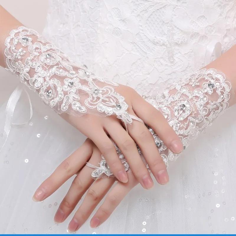 MissRDress Elegant Tulle White Lace Bridal Gloves Wrist Length Crystal Wedding Dress Gloves Hook Finger Bridal Gloves JKa2
MissRDress Elegant Tulle White Lace Bridal Gloves Wrist Length Crystal Wedding Dress Gloves Hook Finger Bridal Gloves JKa2