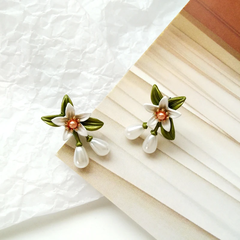 Fashion painting flowers stud earrings female temperament lily earrings only beautiful lady earrings for women jewelry
Fashion painting flowers stud earrings female temperament lily earrings only beautiful lady earrings for women jewelry