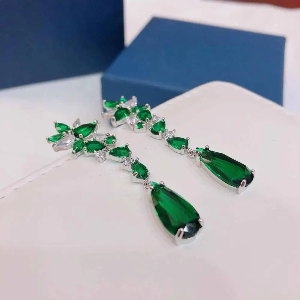S925 pure silver beads green stone shaped ladies earrings, exquisite, luxurious, fashionable, sweet ladies party earpins
S925 pure silver beads green stone shaped ladies earrings, exquisite, luxurious, fashionable, sweet ladies party earpins