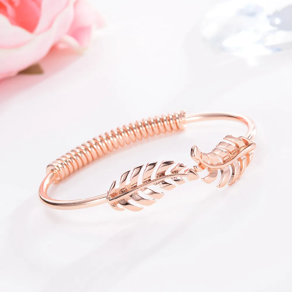 Vintage Cuff Bracelet Bangles for Women Simple Rose Gold Color Open Leaf Knotted Charms Bracelet Jewelry Valentines Gift
Vintage Cuff Bracelet Bangles for Women Simple Rose Gold Color Open Leaf Knotted Charms Bracelet Jewelry Valentines Gift