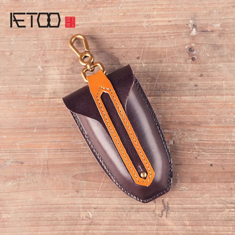 AETOO Kraft Leather Men's leather car key bag creative pull out manual original retro general key waist hanger
AETOO Kraft Leather Men's leather car key bag creative pull out manual original retro general key waist hanger