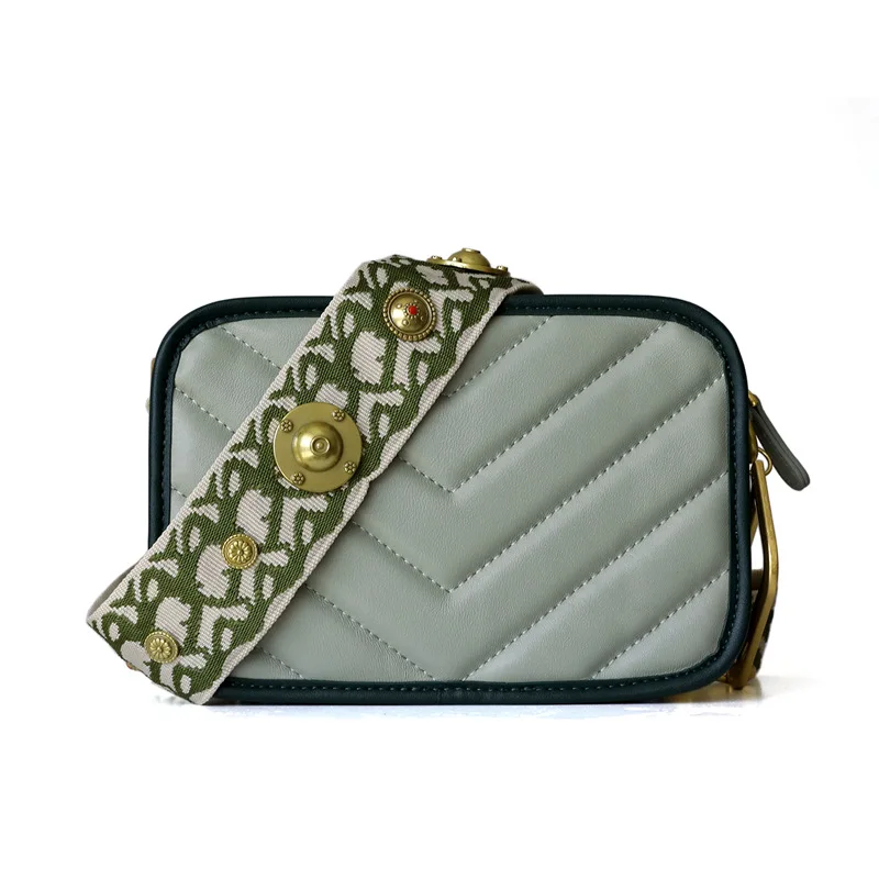 New Fashion Sheepskin Leather Women Bag Luxury Designer Ladies Messenger Bags High Quality Female Shoulder Bag Wide Rivet Straps
New Fashion Sheepskin Leather Women Bag Luxury Designer Ladies Messenger Bags High Quality Female Shoulder Bag Wide Rivet Straps