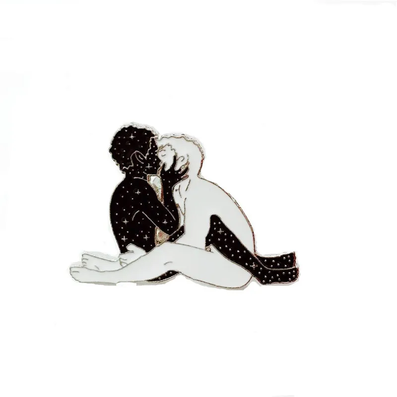 WEISHUOLI Enamel Cartoon Popular brooch white man with black starry woman kissing Badge For Women
WEISHUOLI Enamel Cartoon Popular brooch white man with black starry woman kissing Badge For Women