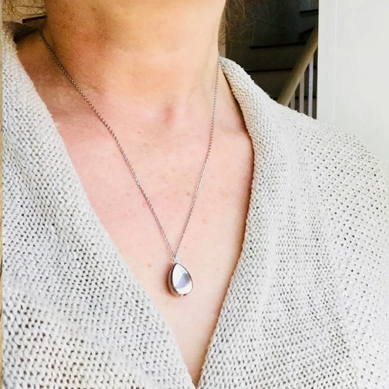 Women's Urn Necklace Pet Loss Teardrop Pendant Keepsake Ashes Cremation Memorial Free Engraving Jewelry
Women's Urn Necklace Pet Loss Teardrop Pendant Keepsake Ashes Cremation Memorial Free Engraving Jewelry