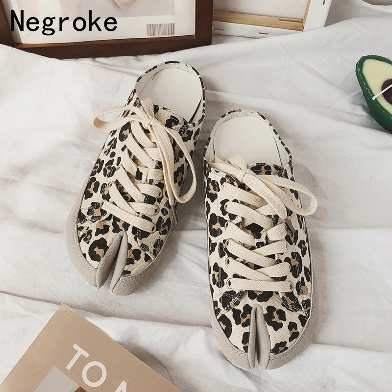 2019 New Designer Women Slippers Slip On Flat Mules Shoes Outdoor Lace-up Split Toe Slides Sandals Ladies Casual Flip Flops
2019 New Designer Women Slippers Slip On Flat Mules Shoes Outdoor Lace-up Split Toe Slides Sandals Ladies Casual Flip Flops