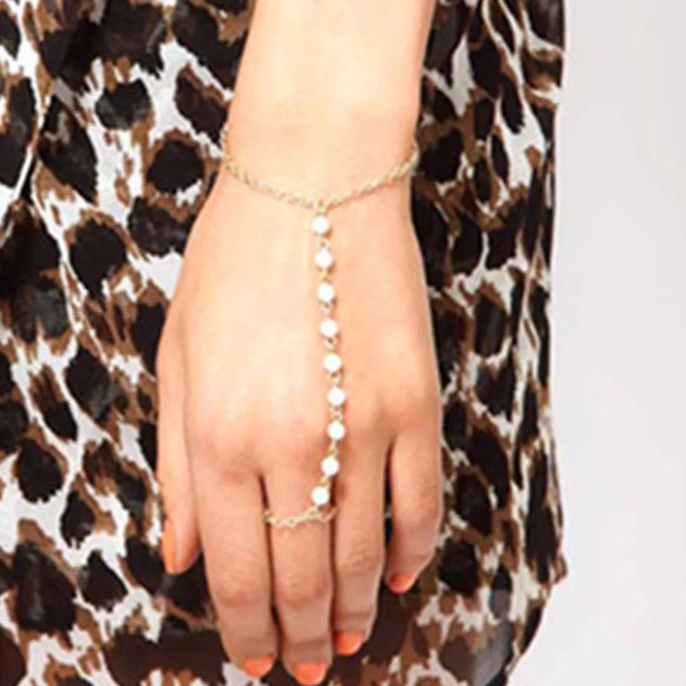New Arrival Fashion Jewelry Linked Finger Loop Bracelet Elegant Women's Wire Hand Harness Ring Beautiful Imitation Pearls Chain
New Arrival Fashion Jewelry Linked Finger Loop Bracelet Elegant Women's Wire Hand Harness Ring Beautiful Imitation Pearls Chain