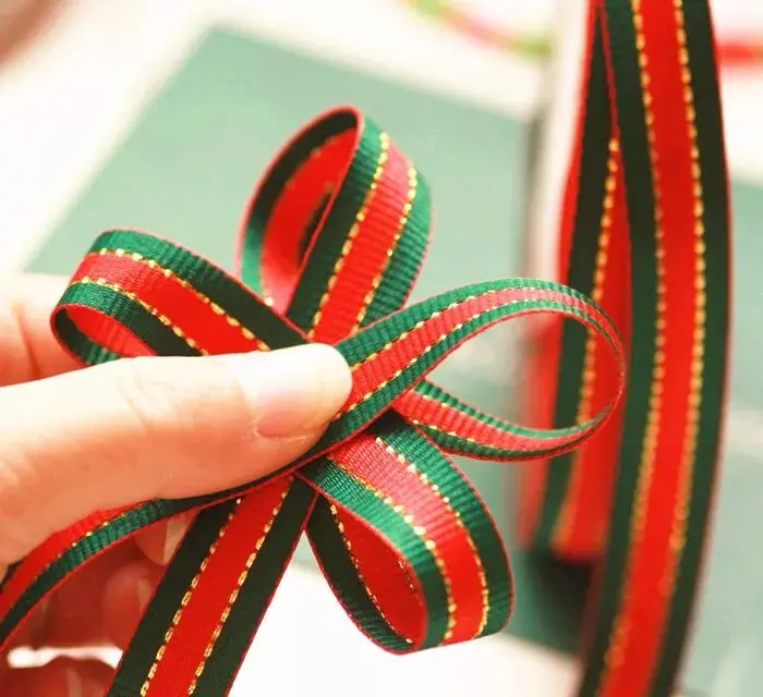 CHEAP@@ 7/8Inch 1inch 2inch Red and green striped gold christmas decoration Polyester jacaquard ribbon lace trim Gift wrapping
CHEAP@@ 7/8Inch 1inch 2inch Red and green striped gold christmas decoration Polyester jacaquard ribbon lace trim Gift wrapping