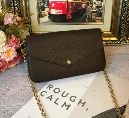 2019, the european and american retro envelopes circuit three parts the women's hand bag all match a single bag for pet
2019, the european and american retro envelopes circuit three parts the women's hand bag all match a single bag for pet