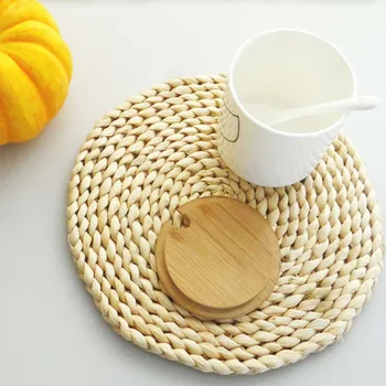Straw Table Mat Rattan Weave Cup Mat Handmade Drink Coasters Round Pot Pad Insulation Table Dish Placemat Home Decoration
Straw Table Mat Rattan Weave Cup Mat Handmade Drink Coasters Round Pot Pad Insulation Table Dish Placemat Home Decoration