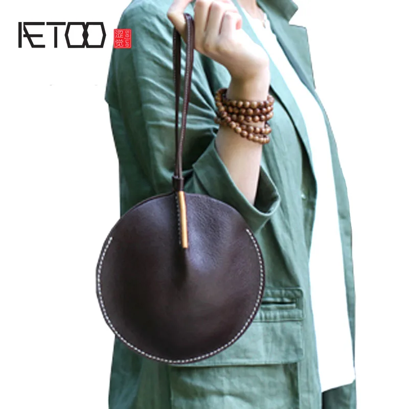 AETOO Original designer handbags leather mobile phone change bag Zen Chinese style retro leather round clutch
AETOO Original designer handbags leather mobile phone change bag Zen Chinese style retro leather round clutch