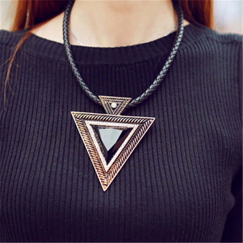 New Black Choker 2016 Leather Pendant Women Rhinestones Triangle Necklace Sweater Chain Fashion Jewlery
New Black Choker 2016 Leather Pendant Women Rhinestones Triangle Necklace Sweater Chain Fashion Jewlery