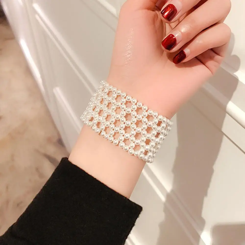 INS Imitation Pearls Bracelet Adjustable Hollow Bangle for Women Simple Bracelets Jewelry Party Gifts bransoletki damskie
INS Imitation Pearls Bracelet Adjustable Hollow Bangle for Women Simple Bracelets Jewelry Party Gifts bransoletki damskie