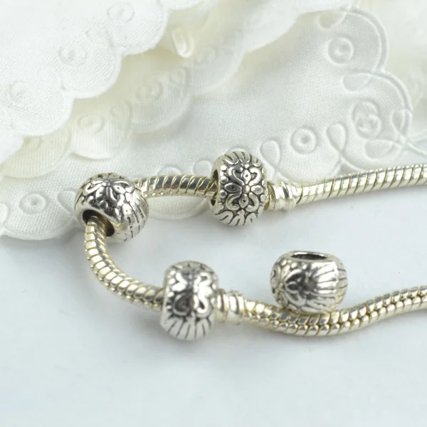 15 pcs Wholesale Metal Round Shape flower Beads Tibetan Silver big hole Beads for Bracelet Jewelry Making 18114
15 pcs Wholesale Metal Round Shape flower Beads Tibetan Silver big hole Beads for Bracelet Jewelry Making 18114