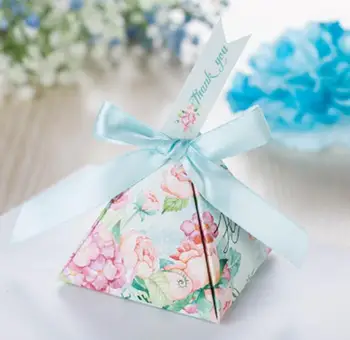 50PCS New Floral Triangular Pyramid Wedding Favors Candy Box Party Supplies Bomboniera Thanks Gift Box Chocolate Box
50PCS New Floral Triangular Pyramid Wedding Favors Candy Box Party Supplies Bomboniera Thanks Gift Box Chocolate Box