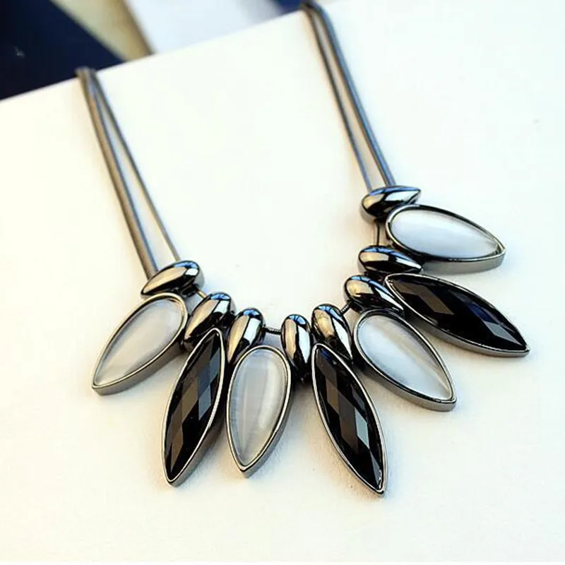 Dominated 2019 New Exaggerated Crystal Clavicle Women Chain Personality double short Rhinestone necklace
Dominated 2019 New Exaggerated Crystal Clavicle Women Chain Personality double short Rhinestone necklace