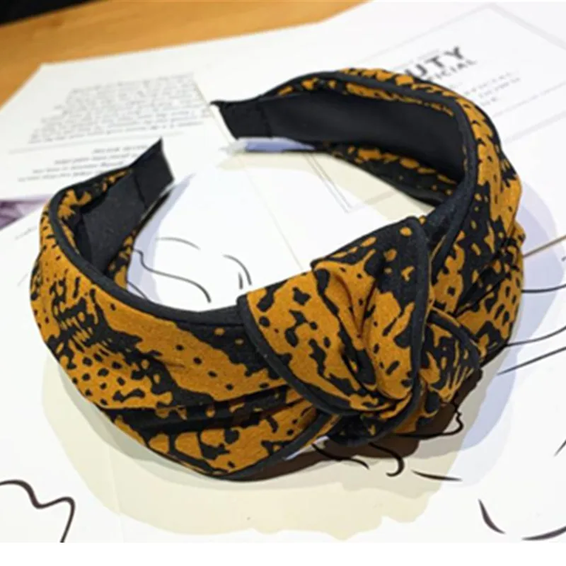 Special Snakeskin Pattern Print Headband for Women Wide Knotted Center Hairband Stretch Headband Knotted Adult Washing Face
Special Snakeskin Pattern Print Headband for Women Wide Knotted Center Hairband Stretch Headband Knotted Adult Washing Face