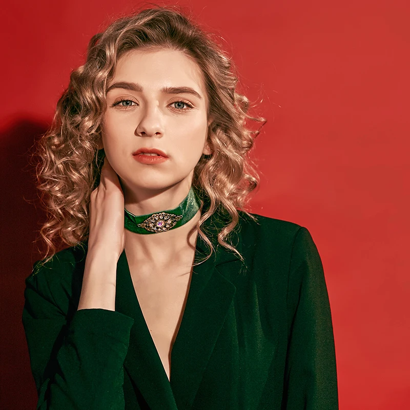 Wide Velvet Green Choker Necklace Vintage Hollowed Alloy Charm Perfume Women Costume Jewelry Necklace
Wide Velvet Green Choker Necklace Vintage Hollowed Alloy Charm Perfume Women Costume Jewelry Necklace