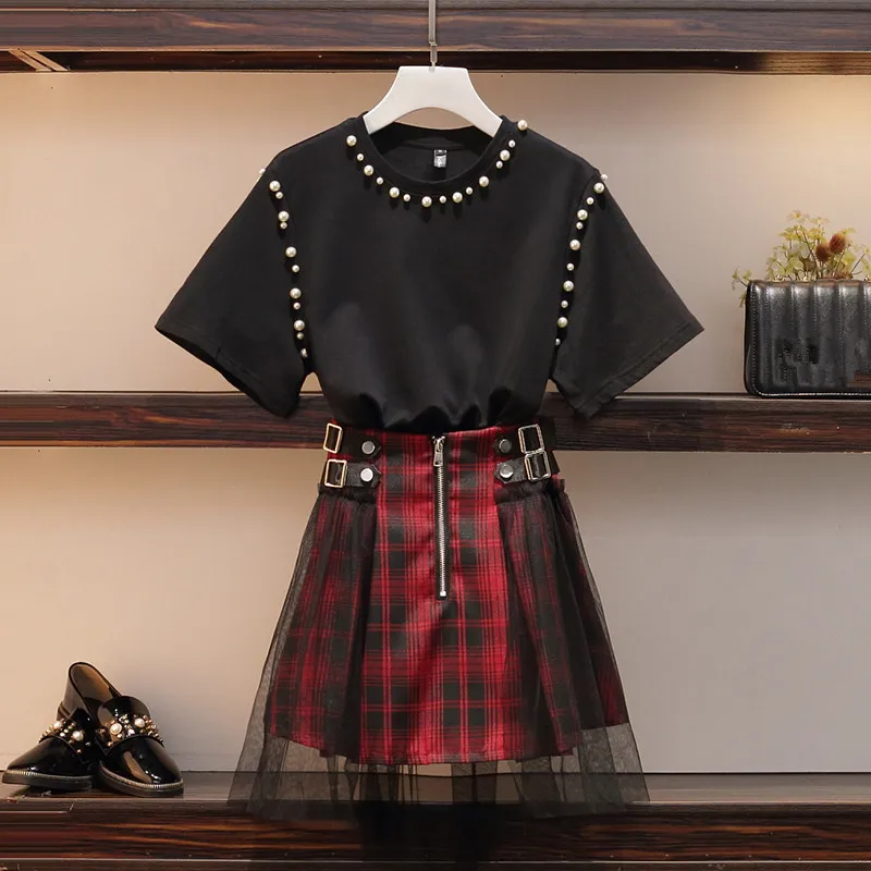 HAMALIEL M-4XL Summer Women Skirts Suit Fashion Black Beading Short Sleeve T-Shirt Top+ Plus Size Mesh Patchwork Plaid Skirt Set
HAMALIEL M-4XL Summer Women Skirts Suit Fashion Black Beading Short Sleeve T-Shirt Top+ Plus Size Mesh Patchwork Plaid Skirt Set