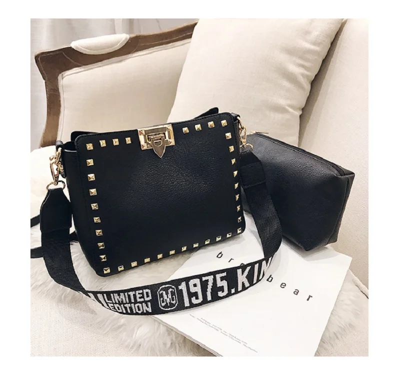 Fashion retro women's compodite bag 2019 new women's bag wild party business casual rivet lock wide shoulder strap shoulder bag
Fashion retro women's compodite bag 2019 new women's bag wild party business casual rivet lock wide shoulder strap shoulder bag