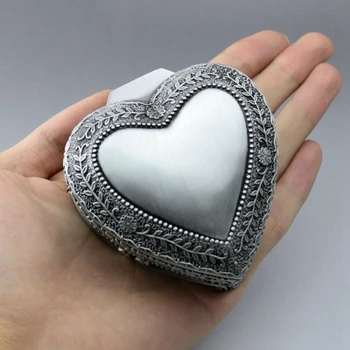 Heart Shaped Emboss Metal Music Box For Children Castle In The Sky Figurine Music Mechanism Musical Boxes Christmas Metal box
Heart Shaped Emboss Metal Music Box For Children Castle In The Sky Figurine Music Mechanism Musical Boxes Christmas Metal box