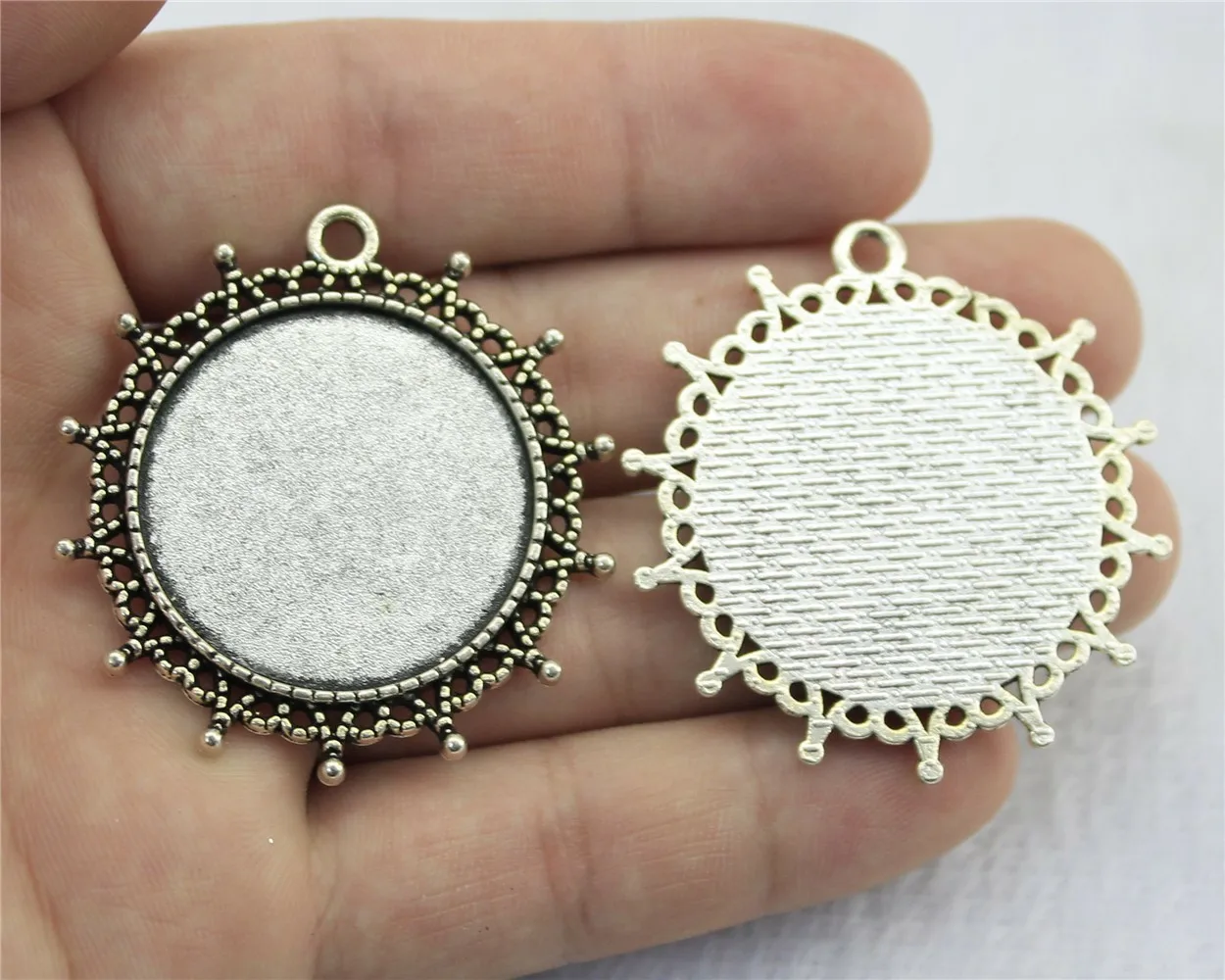 2pcs/lot 30mm Round Inner Size Fashion Style Cabochon Base Setting Antique Silver Color For Jewelry Making Jewelry Findings
2pcs/lot 30mm Round Inner Size Fashion Style Cabochon Base Setting Antique Silver Color For Jewelry Making Jewelry Findings