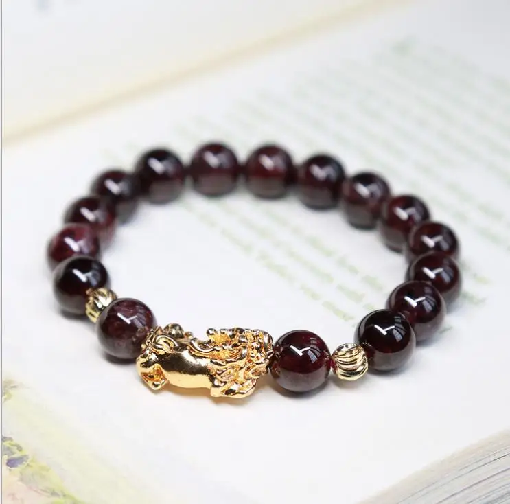 Natural Garnet Bracelet Men and women gold-plated bracelet bracelet transport beads jewelry fashion wild
Natural Garnet Bracelet Men and women gold-plated bracelet bracelet transport beads jewelry fashion wild