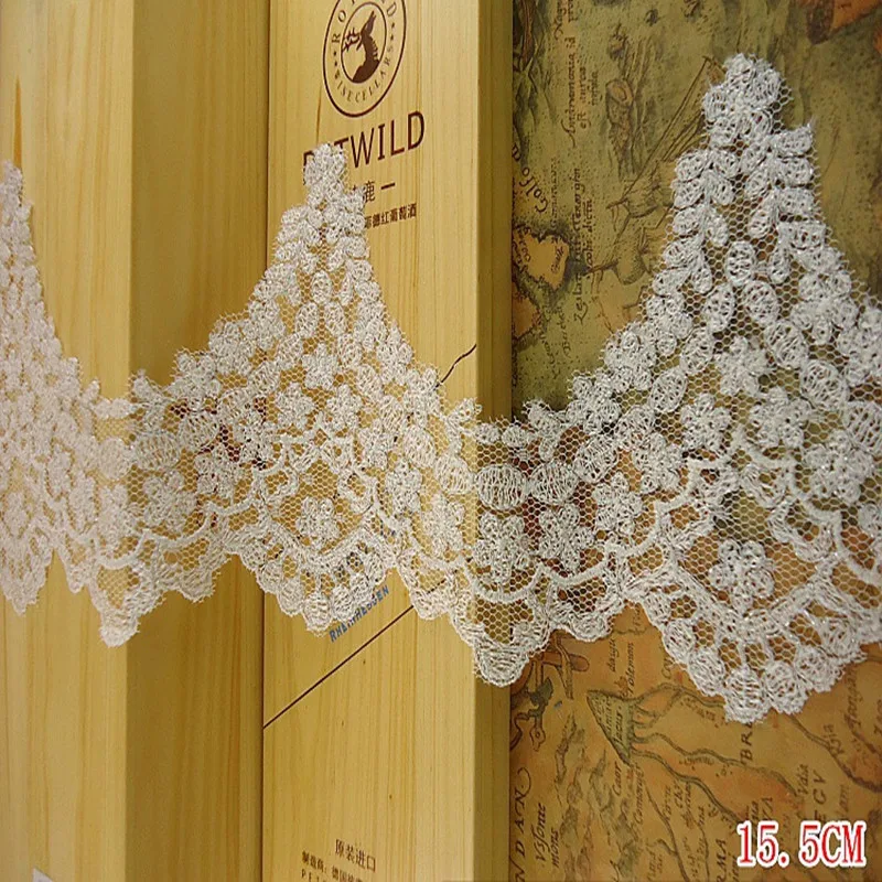 Wholesale 29Yds Water Soluble Embroidered Silver Ribbon African Lace Applique Guipure Sew Wedding Dress Accessory 15.5CM White
Wholesale 29Yds Water Soluble Embroidered Silver Ribbon African Lace Applique Guipure Sew Wedding Dress Accessory 15.5CM White