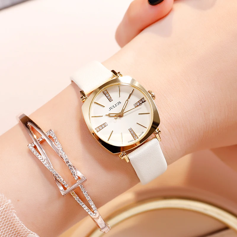 Hot Women Bling Rhinestone Leather Quartz Antique Wrist Watch Girl Fashion Casual Simple Watches Women's Beautiful Clock Relogio 
Hot Women Bling Rhinestone Leather Quartz Antique Wrist Watch Girl Fashion Casual Simple Watches Women's Beautiful Clock Relogio